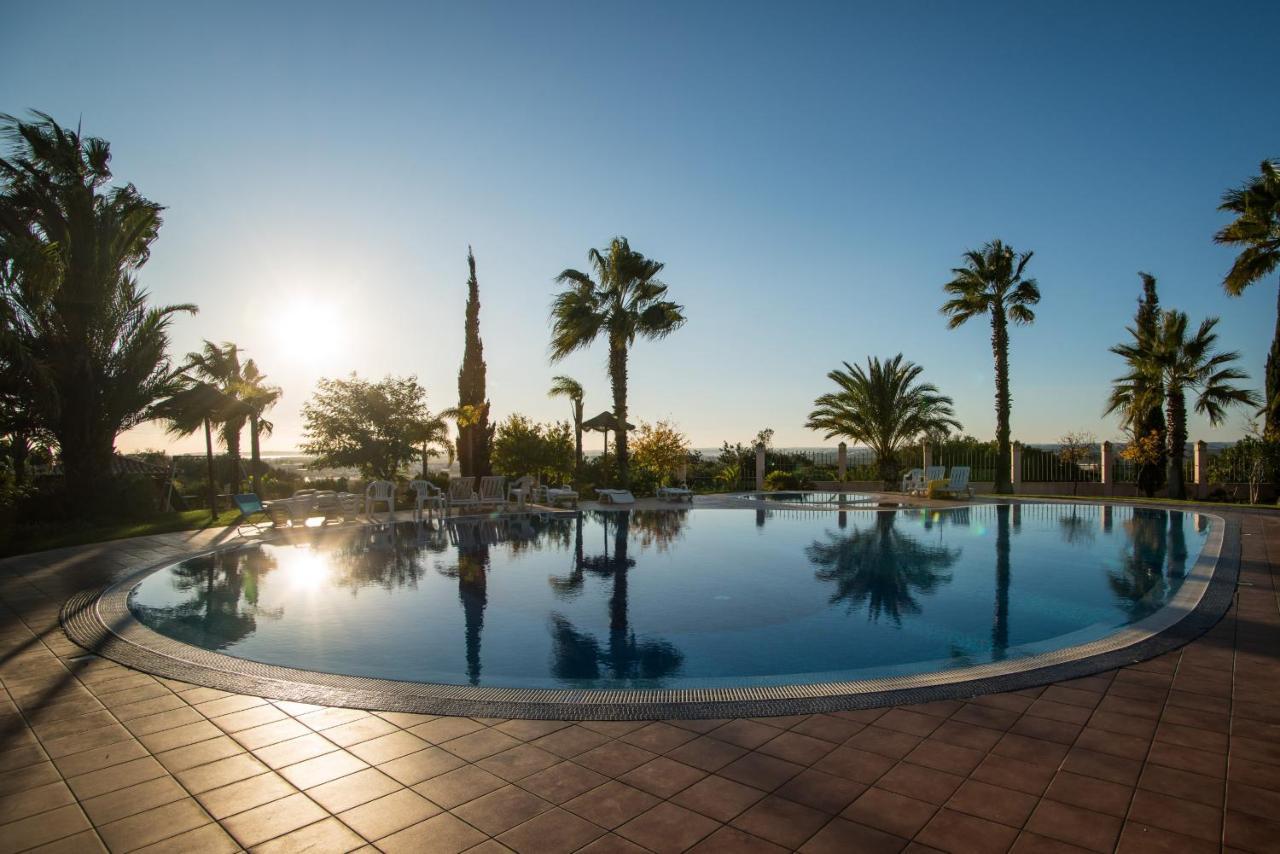 Portimao Elegant House With Pool By Homing Villa Buitenkant foto